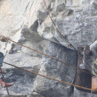 युद्ध जोखिम बढ्दै,  तेल मूल्य उकालो, शेयर बजार ओरालो