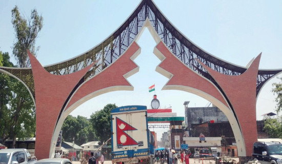 भैरहवा नाकाबाट छुट्न थाले सामान