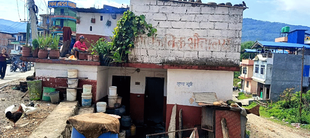 पुग्नैपर्ने कुस्मा बजारमा छैनन् शौचालय