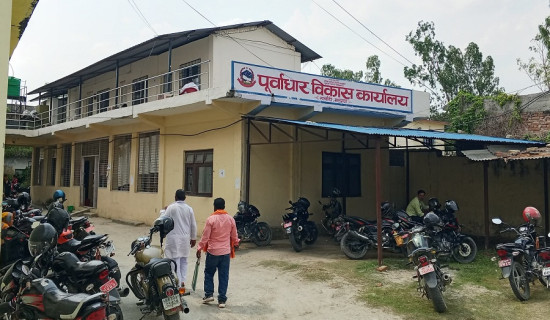 वडा कार्यालयमा पुग्नुपर्ने योजनाको चिठ्ठी बिचौलियाको हातमा