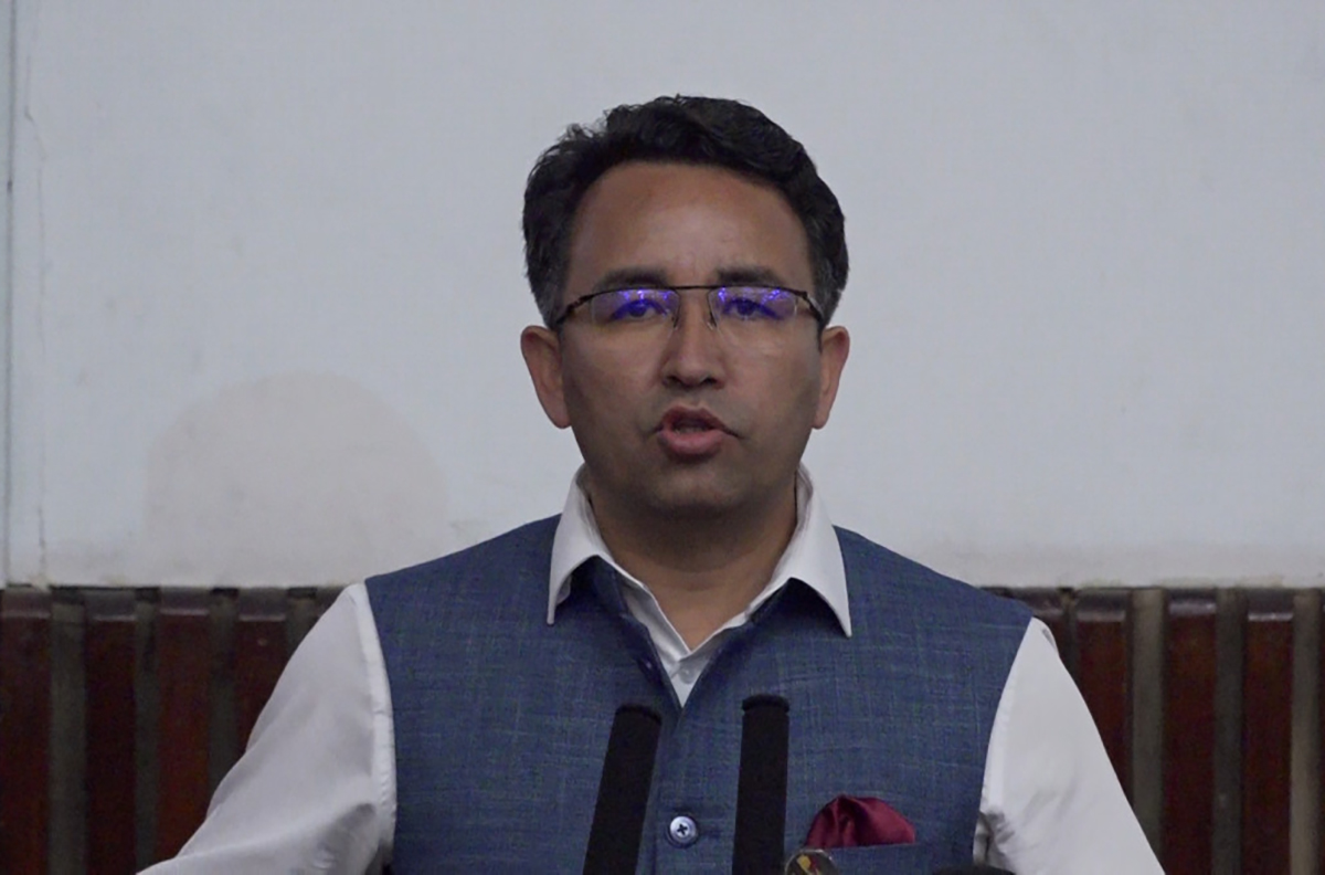 ‘सांसदले संसदीय भूमिकाबाट विमुख हुने सङ्केत गर्दैछन् ’