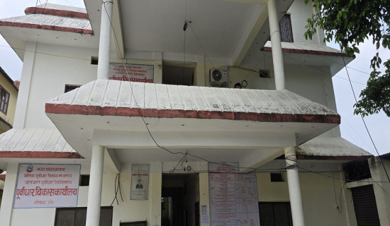 कर्मचारी अनुपस्थित हुँदा पूर्वाधार विकास कार्यालय सुनसान