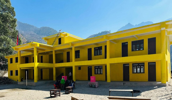 फोहोरले ढाकिँदै रारा