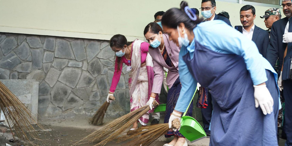 स्वास्थ्यमन्त्री मेहताद्वारा सरसफाइ सप्ताह अभियानको शुभारम्भ
