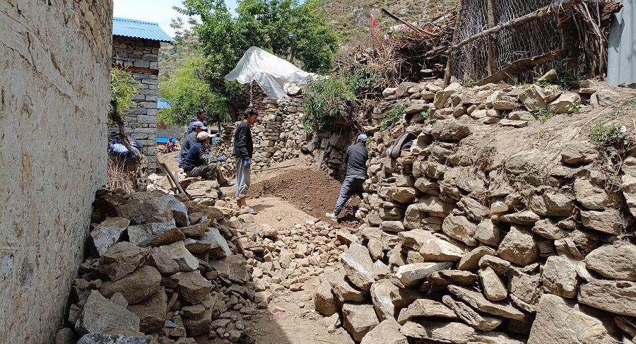 स्थानीय सहमतिपछि भित्री सडक निर्माण कार्य तीव्र