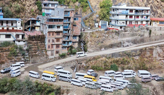 भित्रिए अठार अर्बका गाडी