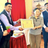 अतिक्रमण हटाउँदै वृक्षरोपण