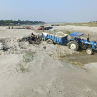 सङ्कटग्रस्त मधेशमा ‘अमृत’ वर्षा  : धान रोपाइँमा किसान आकर्षित
