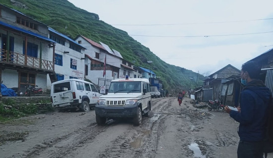 आयुर्वेद तथा वैकल्पिक चिकित्सालयले आयुर्वेदिक जडीबटी प्रदर्शनी गर्ने