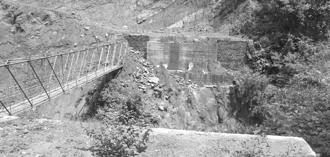 दुई वर्षदेखि अलपत्र पुलको काम सुचारु