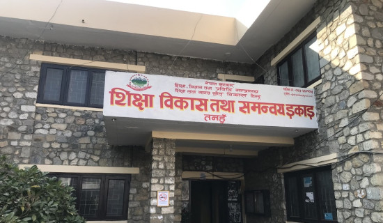 मध्य भोटेकोशीको सुरुङबाट पानी चुहिँदा स्थानीय आन्दोलित