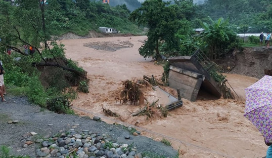 सप्तकोशीको सतह बालुवाले पुरिँदै