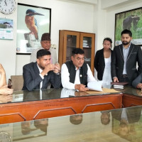 कार्यालय छन्, छैन सेवा
