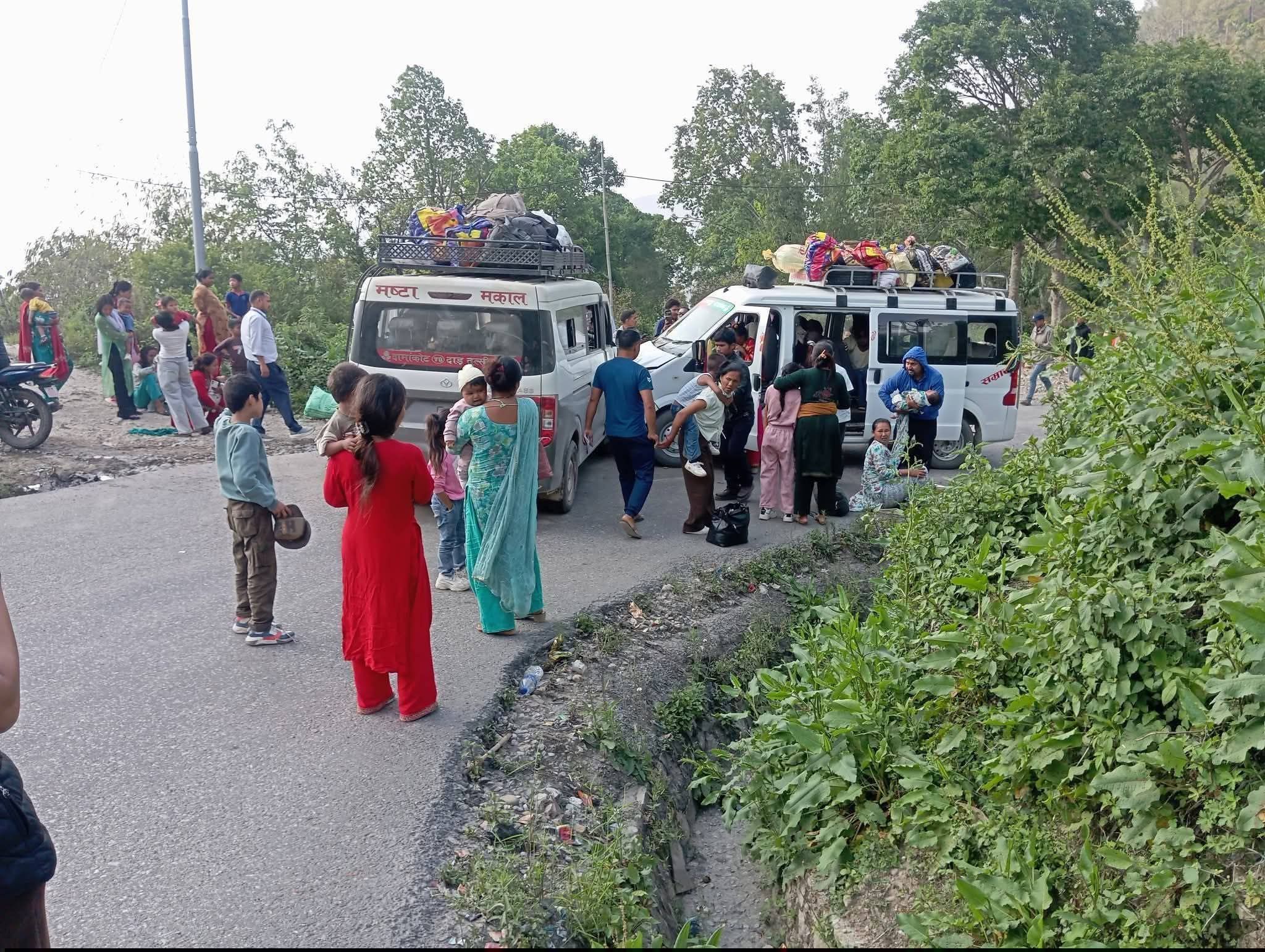 सल्यान कपुरकोटमा दुई ईभी गाडी ठोक्किँदा आठ जना घाइते