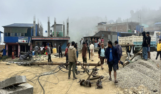 पाँचथरमा विद्युतको पोल भाँचिँदा दुई जना घाइते
