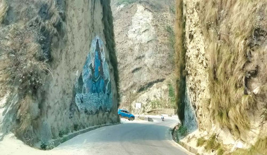 शिव अङ्कित पहाडले तान्दै पर्यटक