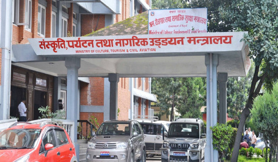 मिटरब्याज पीडितलाई न्याय दिने काम भइरहेको छ : गृहमन्त्री श्रेष्ठ
