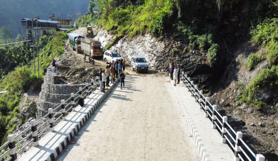 न्याउली खोलामा मोटरेबल पुल उदघाट्न