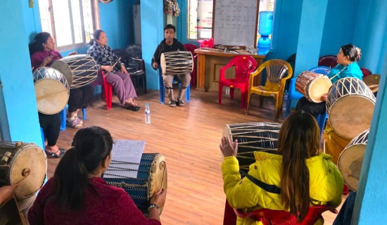 तम्घासका नेवार समुदाय मौलिक बाजा सिक्दै