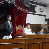 निःशुल्क स्वास्थ्य शिविर र खेल सामग्री वितरण