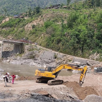 जहाजको झ्यालको सिसा आकाशबाटै खस्यो