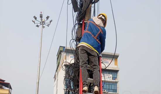 अव्यवस्थित तार हटाइँदै