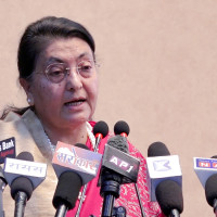पूर्वविद्यार्थीद्वारा विद्यालयलाई आर्थिक सहयोग