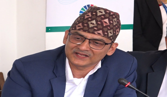 स्वास्थ्य बिमामा देखिएको अनियमितता र दुरुपयोग रोक्दैछौँः स्वास्थ्यसचिव देवकोटा
