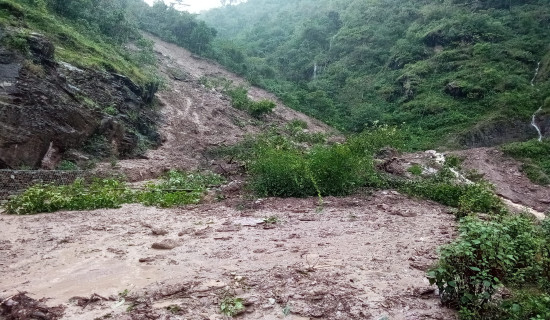 आर्यभन्ज्याङ–रामपुर सडक दुई दिनदेखि अवरुद्ध