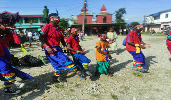 झापामा दशैँ मेलाको मुख्य आकर्षण सतार नाच