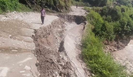 कालीकोट खण्डको ५० ठाउँमा पहिरो