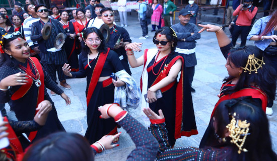 झाँकी र बाजागाजासहित नेपाल संवत्  ११४३ को स्वागत