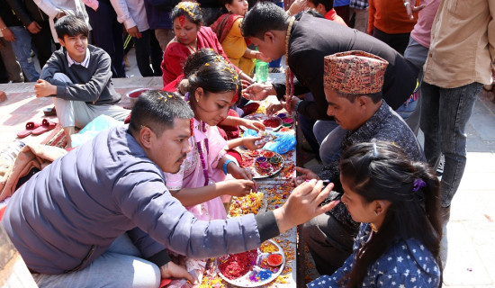 रानीपोखरीका भाइटीका लगाउनेको भीड (फोटो फिचर)