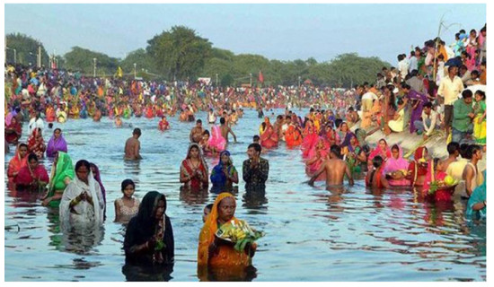 छठपर्वको तयारी पूरा, आज साँझ अस्ताउँदो सूर्यलाई अर्घ्य दिँदै