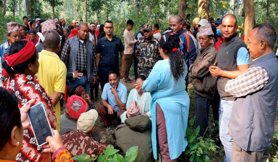 विकासको एजेण्डा लिएर मतदाताको घरआँगनमा मन्त्री गहतराज