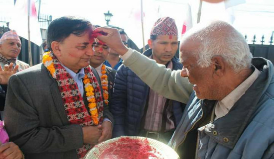 वरिष्ठ उपाध्यक्ष ईश्वर पोखरेल पनि घरदैलोमा व्यस्त