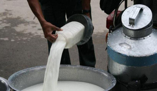 मापदण्डविपरीत दूध र पानी बिक्री