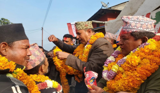 चुनावी चटारोबीच पार्टीमा कार्यकर्ता भित्र्याउने होडबाजी