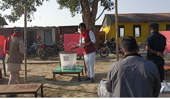 जनमतका अध्यक्ष डा. राउतद्वारा सप्तरीमा मतदान