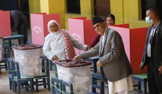 अध्यक्ष ओलीद्वारा भक्तपुरको सूर्यविनायकबाट मतदान