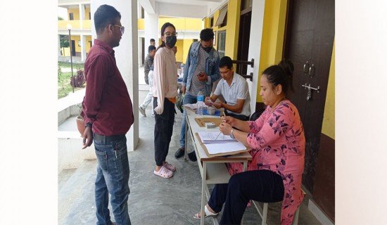 मतदान केन्द्रको तयारी : प्रशासनद्वारा सेवा प्रवाह बन्द