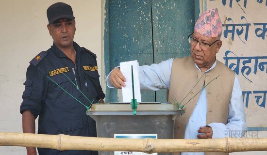 पूर्व प्रधानमन्त्री नेपालद्वारा मतदान