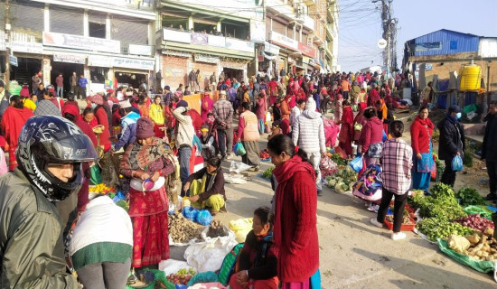 सडकमा लाग्ने हाटबजारले दुर्घटना बढायो