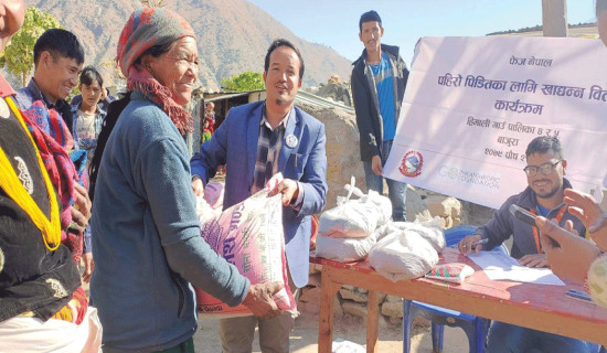 तीन महिनादेखि त्रिपालको बास