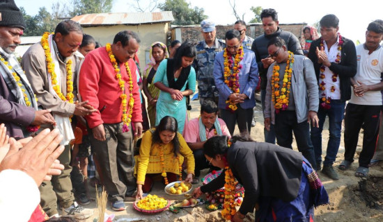 अग्निपीडित मुक्त कमैयाको पक्की घर निर्माण सुरु