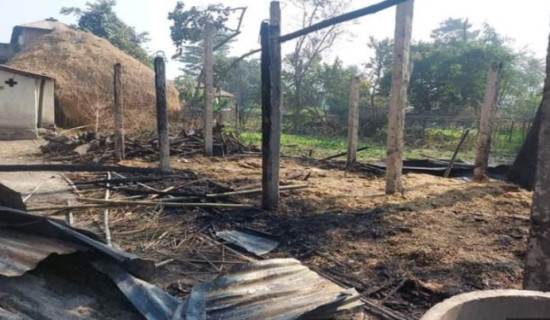 थिङ्लाबुमा तीन घर जलेर नष्ट