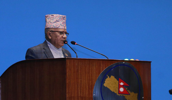 सन्तुलित परराष्ट्र नीतिको अवलम्बन गर्नुपर्छ : अध्यक्ष नेपाल