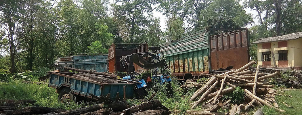 बरामद सवारीसाधन अस्तव्यस्त