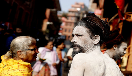 पशुपतिनाथमा बिहान ३ बजेदेखि चारै ढोका खुल्ला