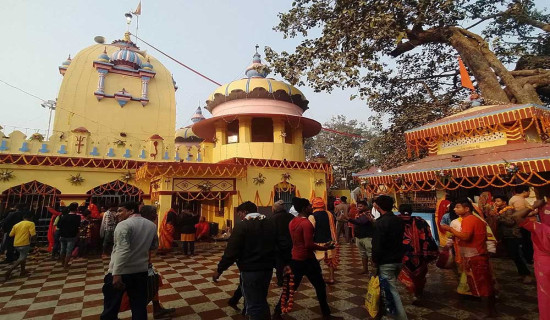 महाशिवरात्रिमा महोत्तरीका शिवालयमा भक्तजनको भीड